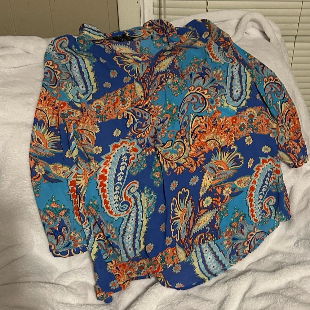 Vibrant Paisley 100% Polyester, size Large, very nice
